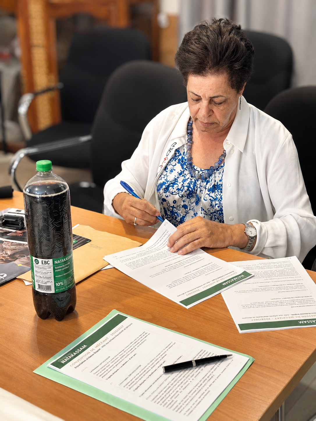 Touria Kabbaj signant la convention